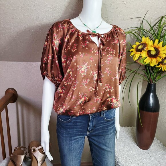 Kylie Paige adorable cottage core satin blouse with floral pattern - Picture 4 of 8